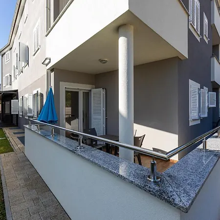 Apartments Crnekovic Tomislava 8A Baska  Exterior photo