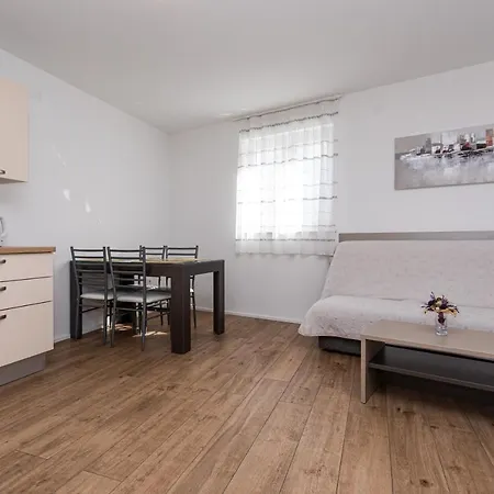 Apartments Crnekovic Tomislava 8A Baska  Exterior photo