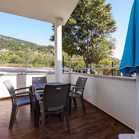 Apartments Crnekovic Tomislava 8A Baska  Exterior photo