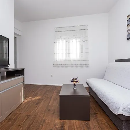 Apartments Crnekovic Tomislava 8A Baska  Exterior photo