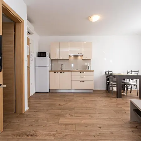 Apartments Crnekovic Tomislava 8A Baska  Exterior photo