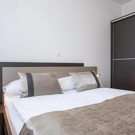 Apartments Crnekovic Tomislava 8A Baska  Exterior photo