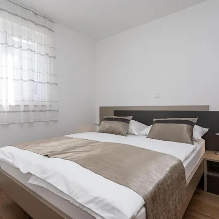 Apartments Crnekovic Tomislava 8A Baska  Exterior photo
