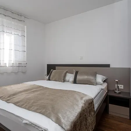 Apartments Crnekovic Tomislava 8A Baska  Exterior photo