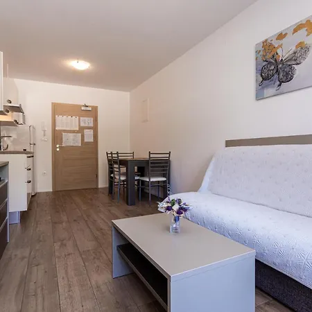 Apartments Crnekovic Tomislava 8A Baska  Exterior photo