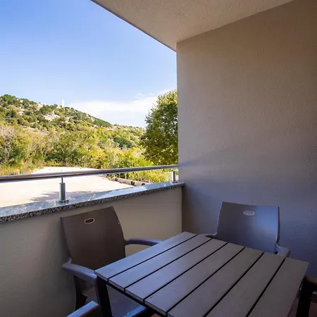 Apartments Crnekovic Tomislava 8A Baska  Exterior photo