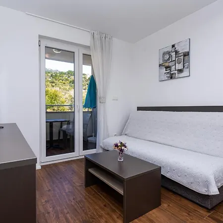 Apartments Crnekovic Tomislava 8A Baska  Exterior photo