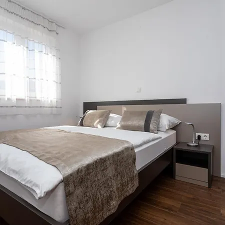 Apartments Crnekovic Tomislava 8A Baska  Exterior photo