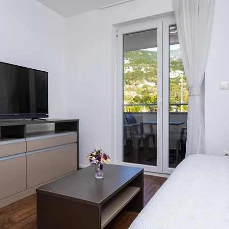 Apartments Crnekovic Tomislava 8A Baska  Exterior photo