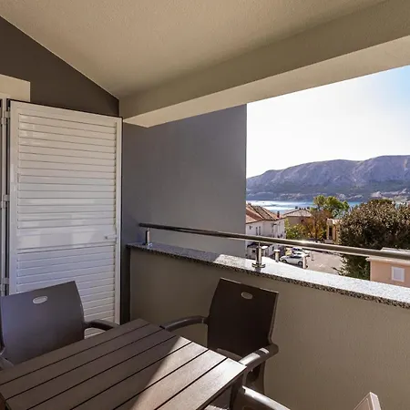 Apartments Crnekovic Tomislava 8A Baska  Exterior photo