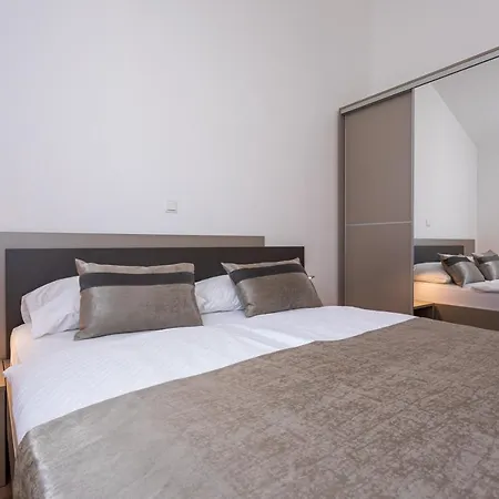 Apartments Crnekovic Tomislava 8A Baska  Exterior photo