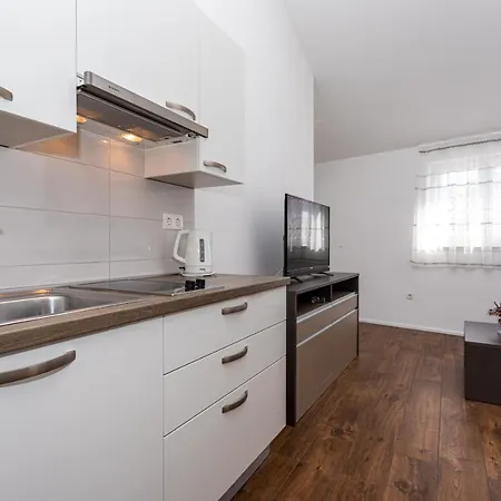 Apartments Crnekovic Tomislava 8A Baska  Exterior photo