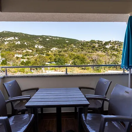 Apartments Crnekovic Tomislava 8A Baska  Exterior photo