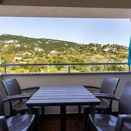 Apartments Crnekovic Tomislava 8A Baska  Exterior photo