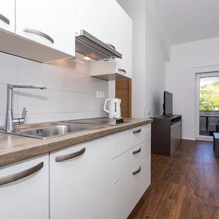 Apartments Crnekovic Tomislava 8A Baska  Exterior photo