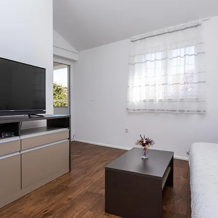 Apartments Crnekovic Tomislava 8A Baska  Exterior photo