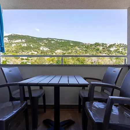 Apartments Crnekovic Tomislava 8A Baska  Exterior photo