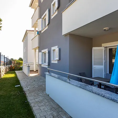 Apartments Crnekovic Tomislava 8A Baska  Exterior photo