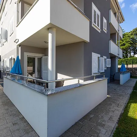Apartments Crnekovic Tomislava 8A Baska  Exterior photo
