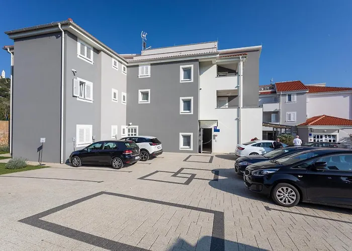Apartments Crnekovic Tomislava 8A