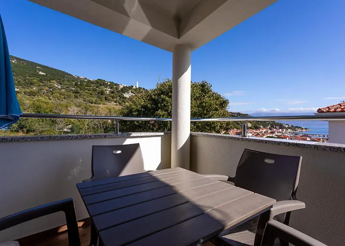 Apartments Crnekovic Tomislava 8A