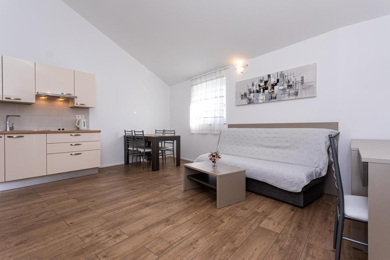 Apartment Crnekovic Tomislava 8a