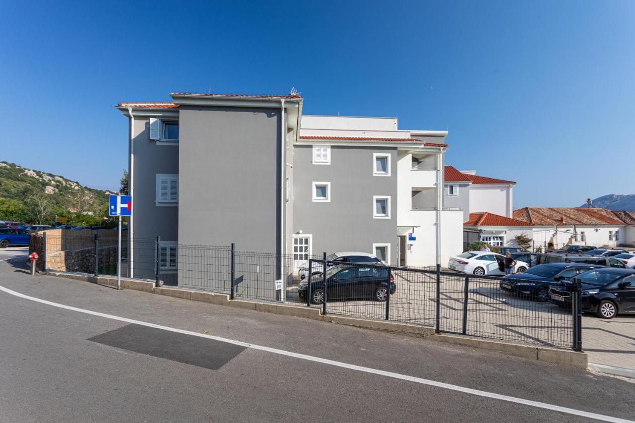Apartment Crnekovic Tomislava 8a *