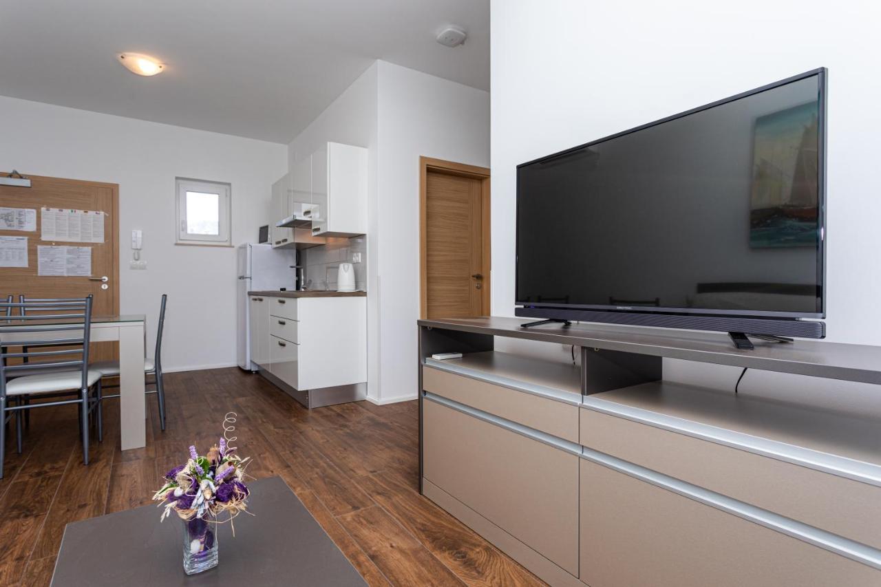 Apartment Crnekovic Tomislava 8a *